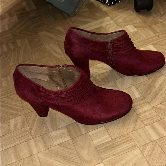 AEROSOLES Rich Red Heeled Shoes - Picture 1 of 6